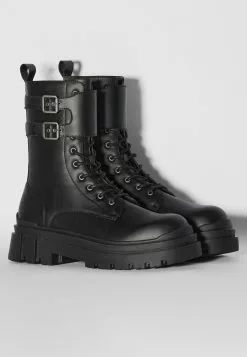 BERSHKA BUCKLES - Veterboots